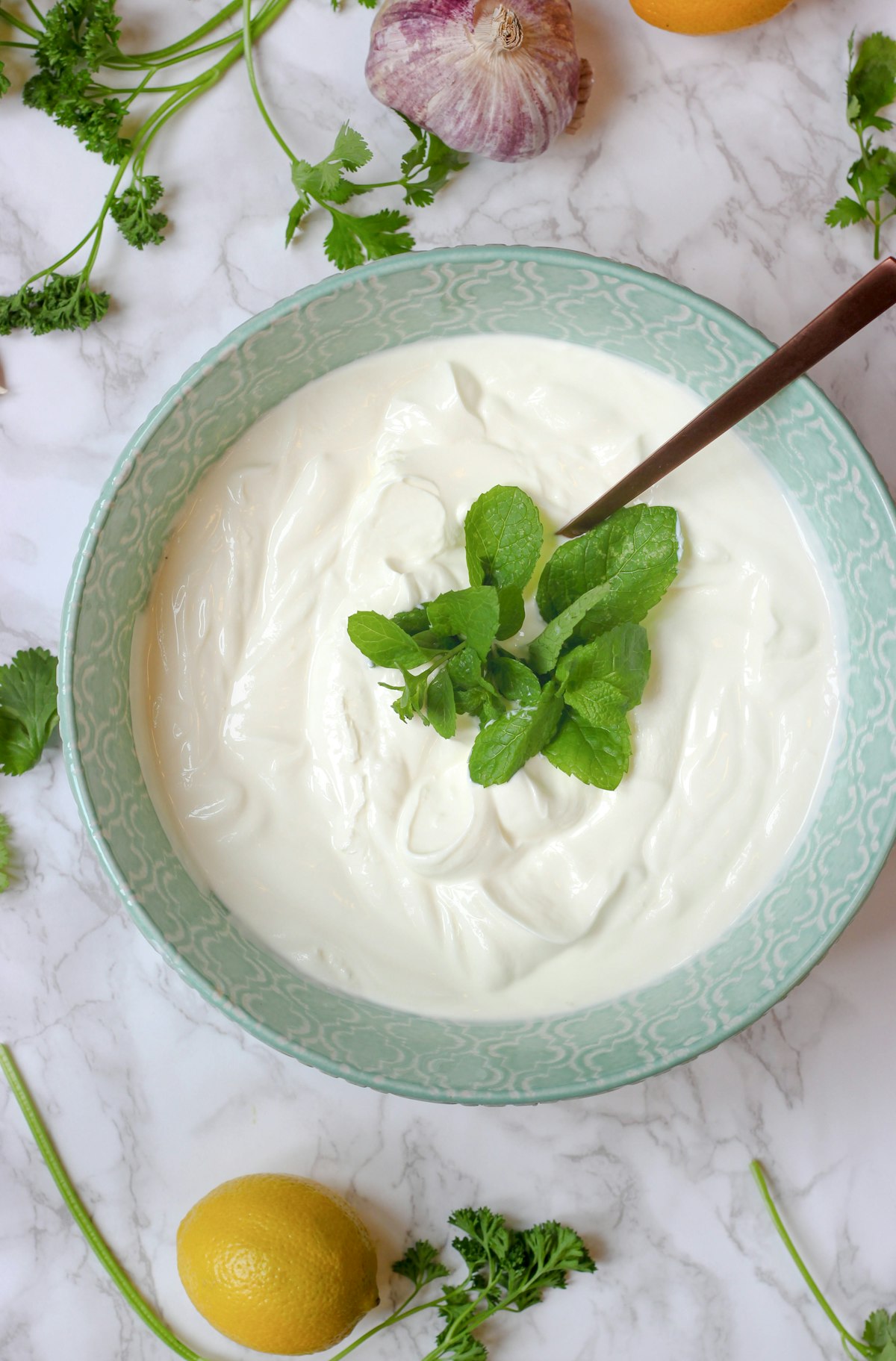 Yogurt naturale in ciotola